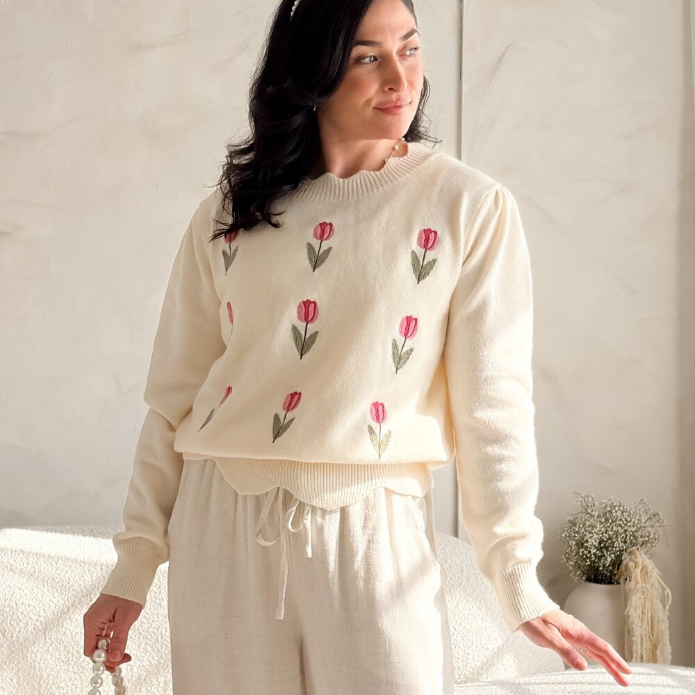 Women’s Cream Tulip Embroidered Lightweight Sweater